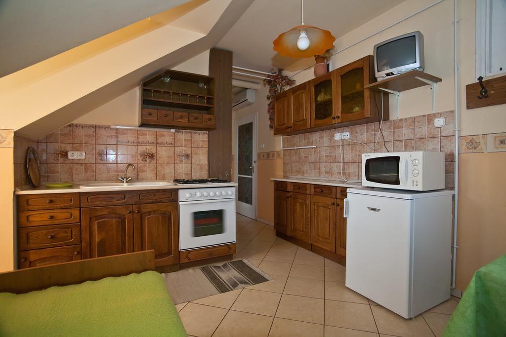 Margaret Apartman Egerszalók Zimmer foto